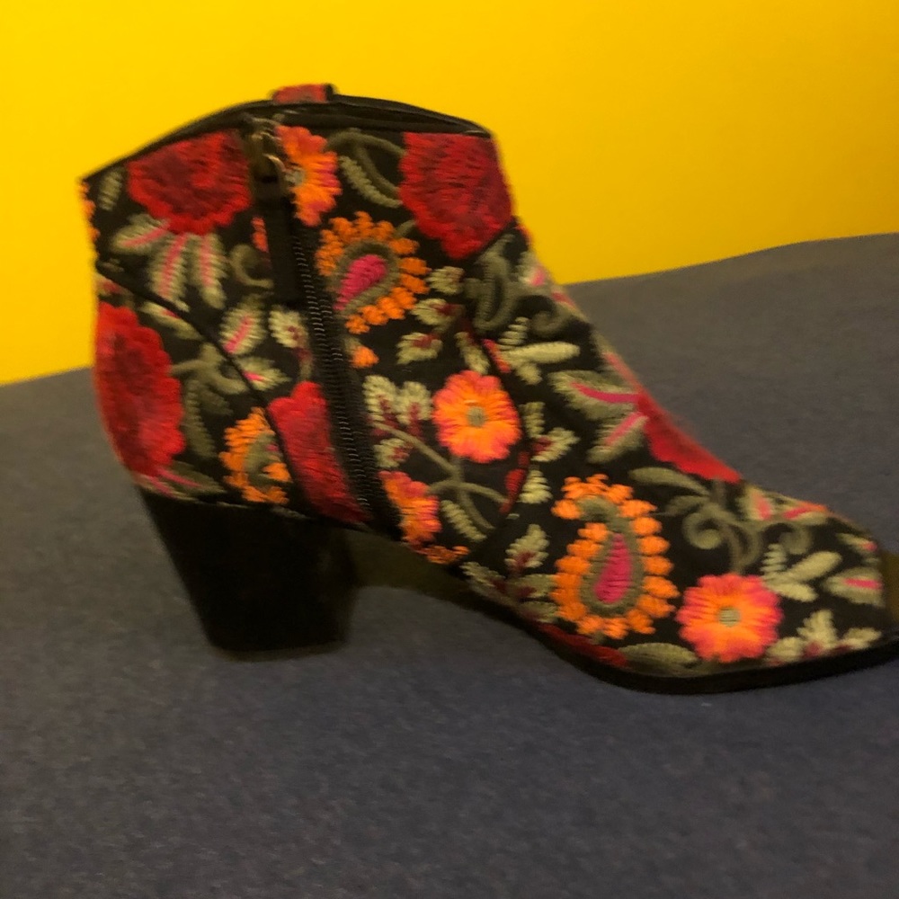 Flowered fabric boots